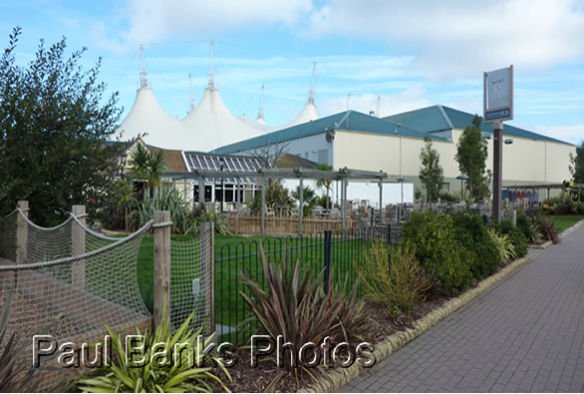 Paul Banks Photos - Butlins Minehead Sun and Moon pub